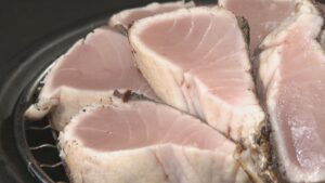 香ばしい皮目にとろけるレアな身　サワラ料理専門店の藁焼き　カツレツやづけ丼も　岡山【ほっとマルシェ】