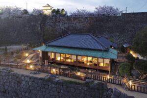 丸亀城「城泊」に価格を抑えたシンプルプラン登場　オプションを自由に組み合わせ　香川・丸亀市