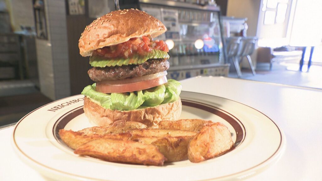さわやかな辛味がクセになるホットメキシカンバーガー　自家製ソーセージのチリチーズドックも　香川【ほっとマルシェ】