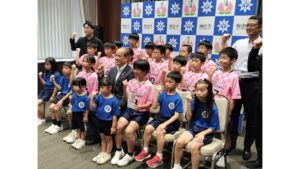 小学生ドッジボールの全国大会に出場する岡山市のチームが市長表敬