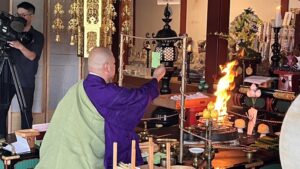 キュウリで病苦を封じる　駕龍寺で健康を祈る「きゅうり加持」　岡山・倉敷市