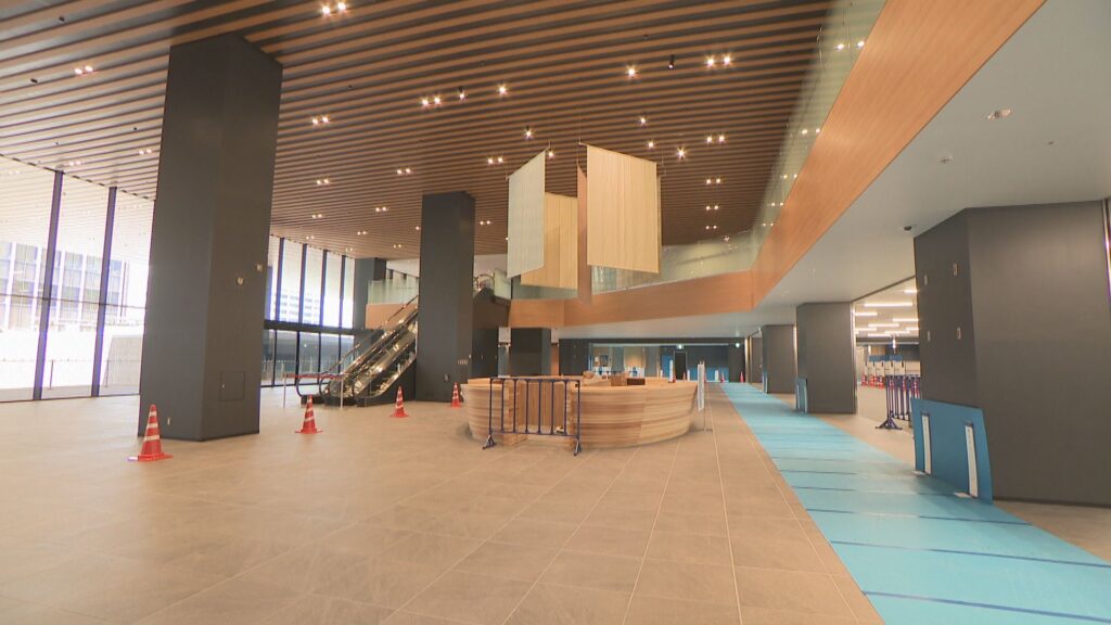 岡山市役所の新庁舎　内部を初公開！　展望テラスや親子で傍聴できる市議会など