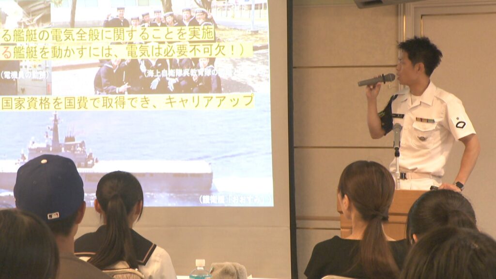 現役の自衛官と警察官が仕事の魅力を伝える　岡山市で採用説明会