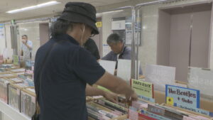 人気再燃「アナログレコード」の販売イベント　レアものから復刻盤まで…約3万点集結　天満屋岡山店
