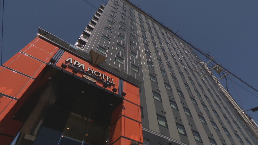 アパホテルが岡山市中心部の激戦区に2棟目オープン　市街地を一望のプールに大浴場…非日常感を意識