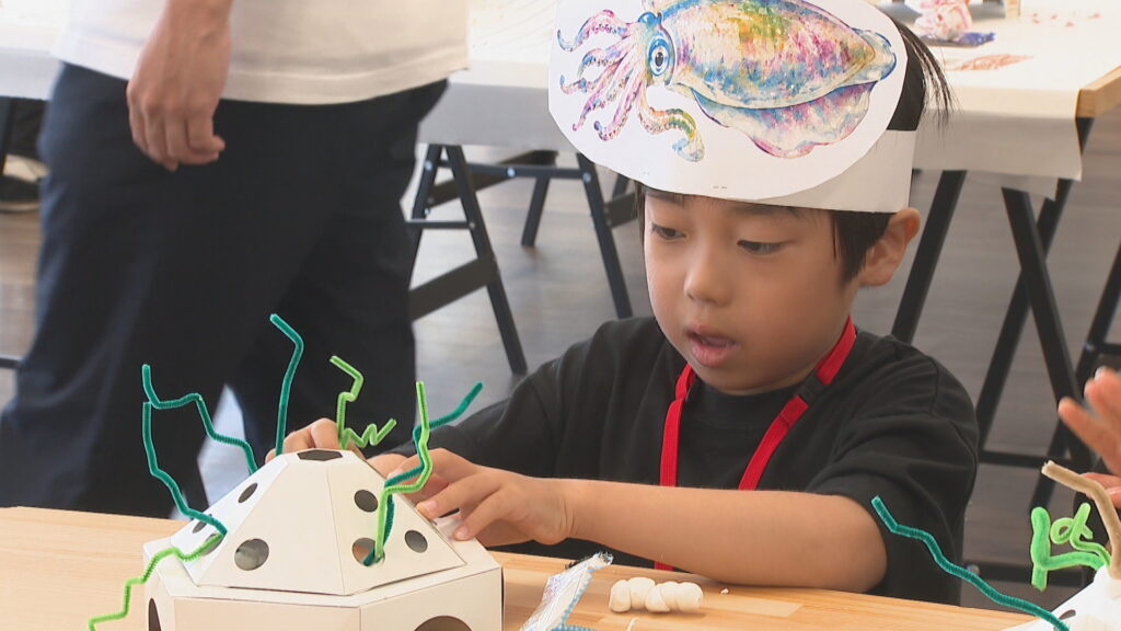 小学生が海の生き物になりきって“すみか”作り 海の環境を学ぶ体験教室 高松市