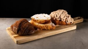 【9/5～】鳥羽周作シェフとコラボしたクロワッサン　岡山のベーカリー「メルシーライフオーガニックス」が5周年記念で発売