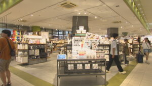 四国最大「3COINS+plus」が丸亀町グリーンにオープン　大型店舗限定の商品も　高松市