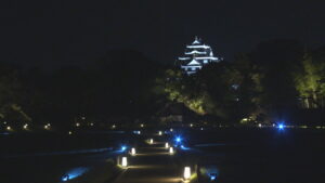 岡山後楽園で「夏の幻想庭園」始まる　園内の名所を明かりで照らす　高校生がデザインした作品も