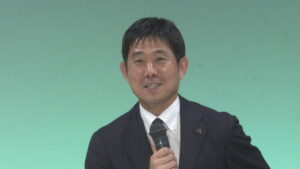 サッカー日本代表の森保一監督が来岡　スポーツによる地域活性化語る　設置検討の新スタジアムも話題に
