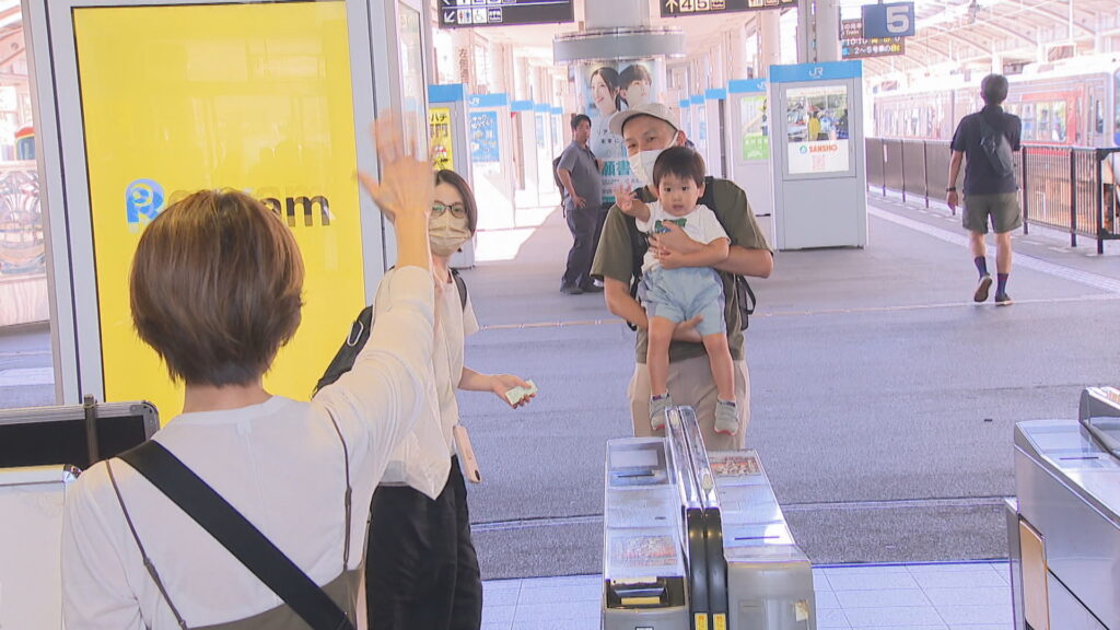 シルバーウィーク終盤　JR高松駅でUターンラッシュがピーク「おばあちゃんの家で過ごした」「骨付鳥を食べた」