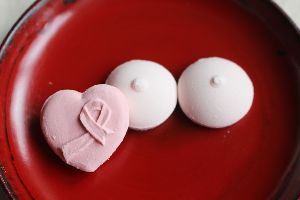 乳がん検診の大切さを道の駅からPR　ピンクリボン月間