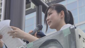 中高生DJポリスが交通安全を呼び掛け「ヘルメットはあなたの命の値段」　岡山市