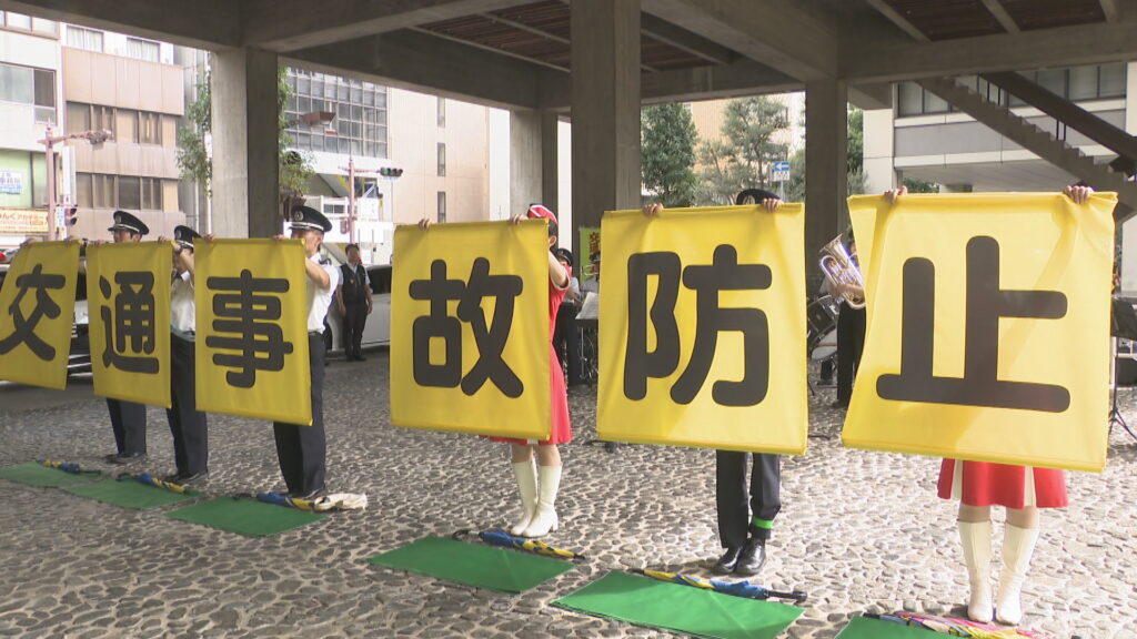 秋の全国交通安全運動 高松市で出発式 「夕方・夜は反射材をつけて」