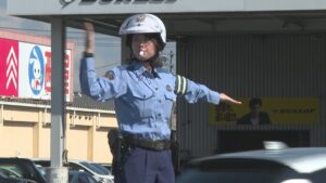 巨大地震で停電…信号停止を想定　岡山県警が手信号による交通整理などの訓練