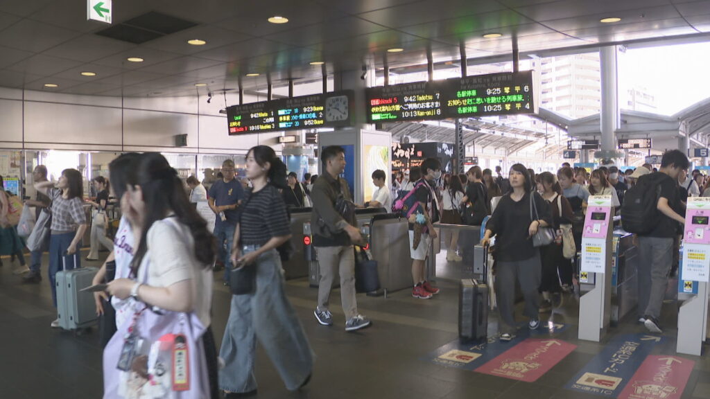 「うどんや骨付き鳥を食べたい」 シルバーウィークがスタート JR高松駅は旅行客などで混雑