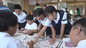オリジナルの“妖怪”で地域の危険な場所学ぶ　小学生が大学生と地域安全マップ作り　香川