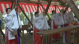 小豆島の守り神を祭る阿豆枳島神社で秋の例大祭　巫女が「浦安の舞」を奉納　香川
