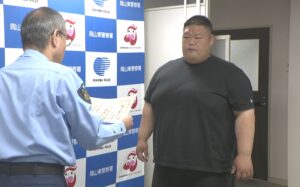 「担いで軽トラに」 元力士が行方不明の高齢女性を発見・保護　岡山東警察署から感謝状