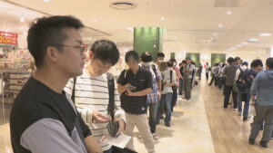 新型車両2000形運行開始　ことでんが記念IruCaを限定発売　多くのファンが詰め掛ける　香川