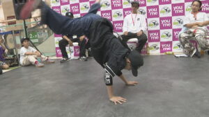 小学生がダンスバトルで力強く技を披露　ストリートダンス全国優勝のGAKUさんも登場　香川