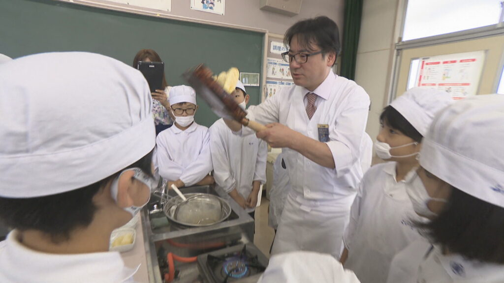 プロの技に小学生が夢中…日本料理の出前授業 和食の魅力知って 香川