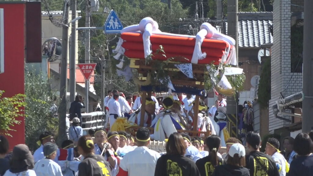 太鼓台が石段をのぼる! 小豆島町・内海八幡神社で秋祭り 伝統行事「幟さし」も 香川