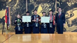 全国大会“準優勝”を報告　牟礼剣道スポーツ少年団が池田知事を表敬訪問　香川