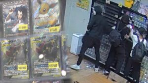 犯行1分…事前に下見か　ポケモンカード約2000万円相当の窃盗団　値札ない超高額カードはスルー　高松市