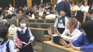 小学生が大学生活を体験　案内役は教育実習で授業を行っていた学生「すごく大きくなっていた」　香川