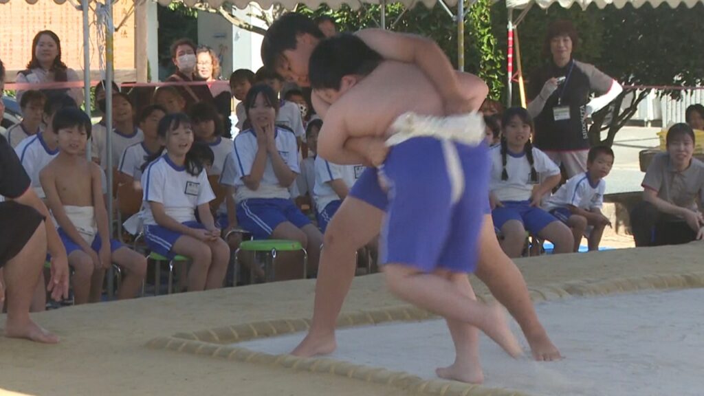 約500年の歴史…“全国で唯一”使われている「四角い土俵」で相撲大会　岡山・勝央町
