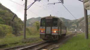 JR伯備線で車両下の冷却装置のカバーが外れかける　車両を交換し運転再開　岡山