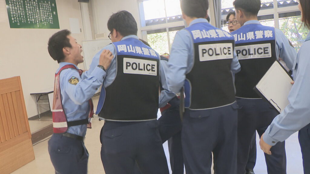 若手警察官と児相職員が虐待現場の対応訓練 班ごとにシナリオ作成…内容を知らない別の班が対応 岡山