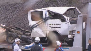 高松道下り線で追突事故　トラックの男性(68)が死亡　現場付近は約5時間通行止めに　香川・三豊市