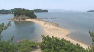 車いす利用者もエンジェルロードを楽しんで　香川県の小豆島で車いすでビーチを渡るイベントを10月17日に実施