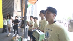盲導犬育成に役立てて　ライオンズクラブ会員らがPR犬「ナル」と募金活動　岡山