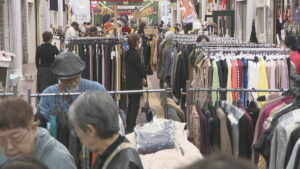 岡山市中心部の商店街などで恒例の「大誓文払い」　洋服や雑貨など求め多くの人