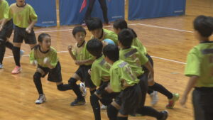 小学生の競技ドッジボール高松源平杯　48チームが熱戦　優勝は岡山県の鹿田メタルファイターズ