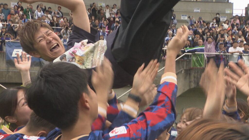 岡山湯郷ベル・なでしこジャパンで長年活躍のGK 福元美穂さんの引退セレモニー「最高の幸せなサッカー人生」