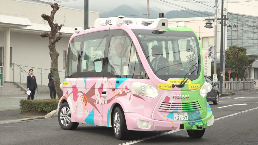 三豊市で自動運転バスの実証実験 地域の交通へ 2年後の完全実施目指す 香川
