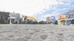 芝生が広がる広場に…砂利が敷かれた理由は？　あなぶきアリーナ北側の広場　香川
