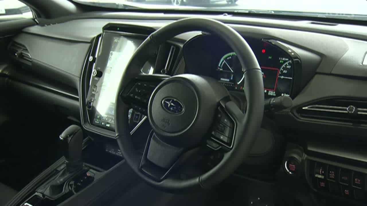 レイバックの運転席と大型センターインフォメーションディスプレイ
